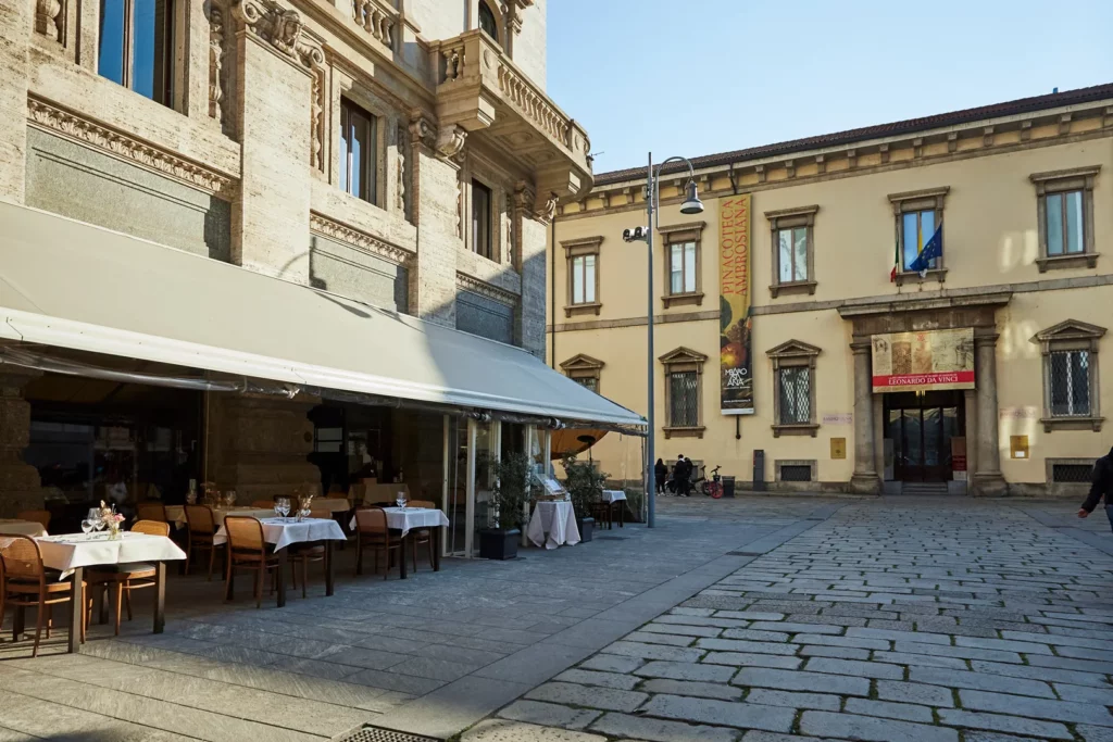 Il dehors di Al Mercante in via Cesare Cantù, centro Milano